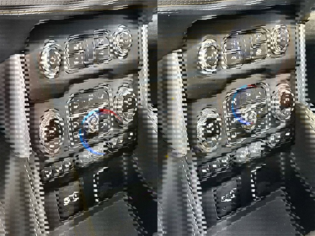 Used 2024 GMC Yukon XL SLT image 22