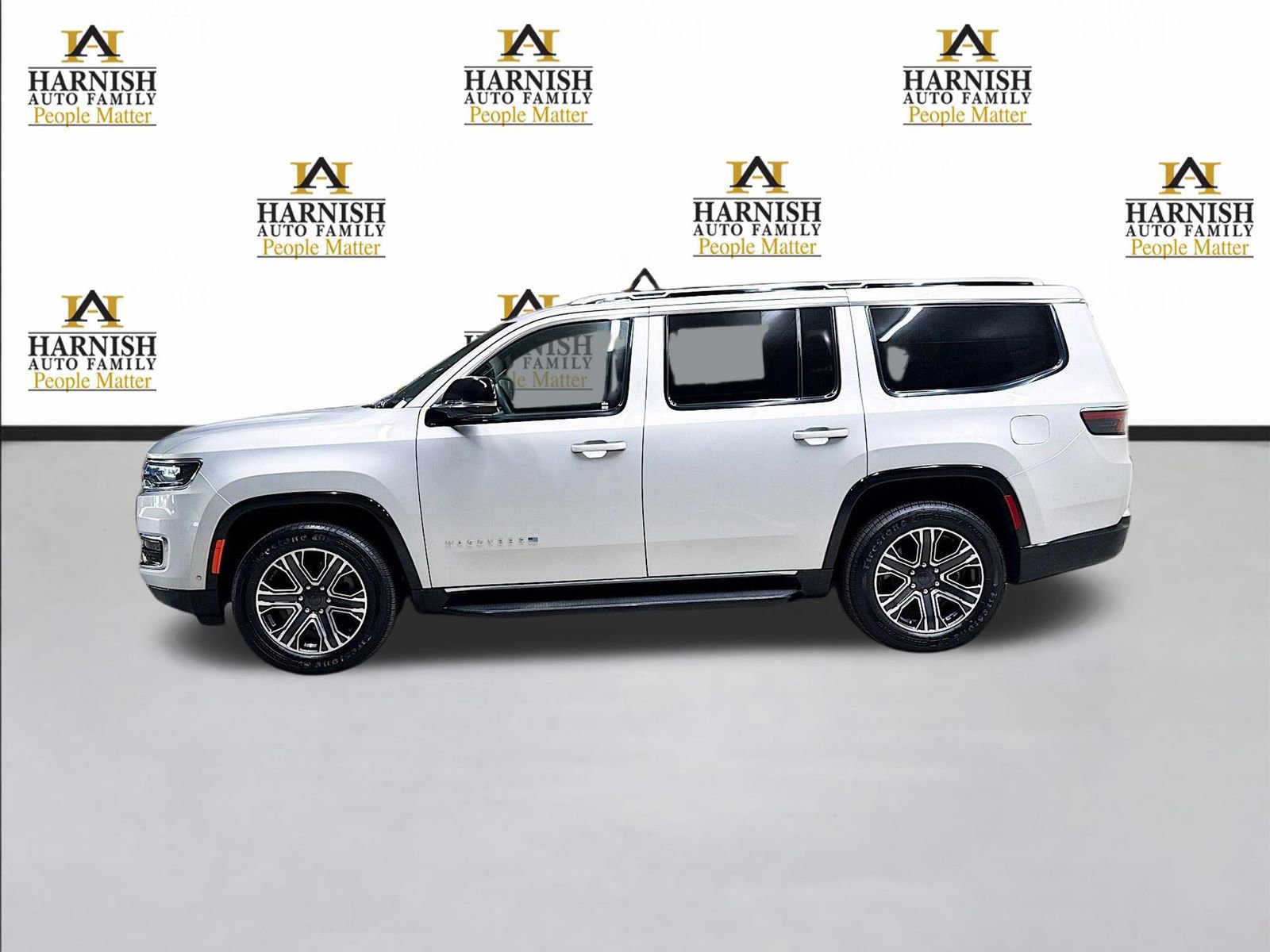 Used 2024 Jeep Wagoneer Series II AWD/4WD image 9
