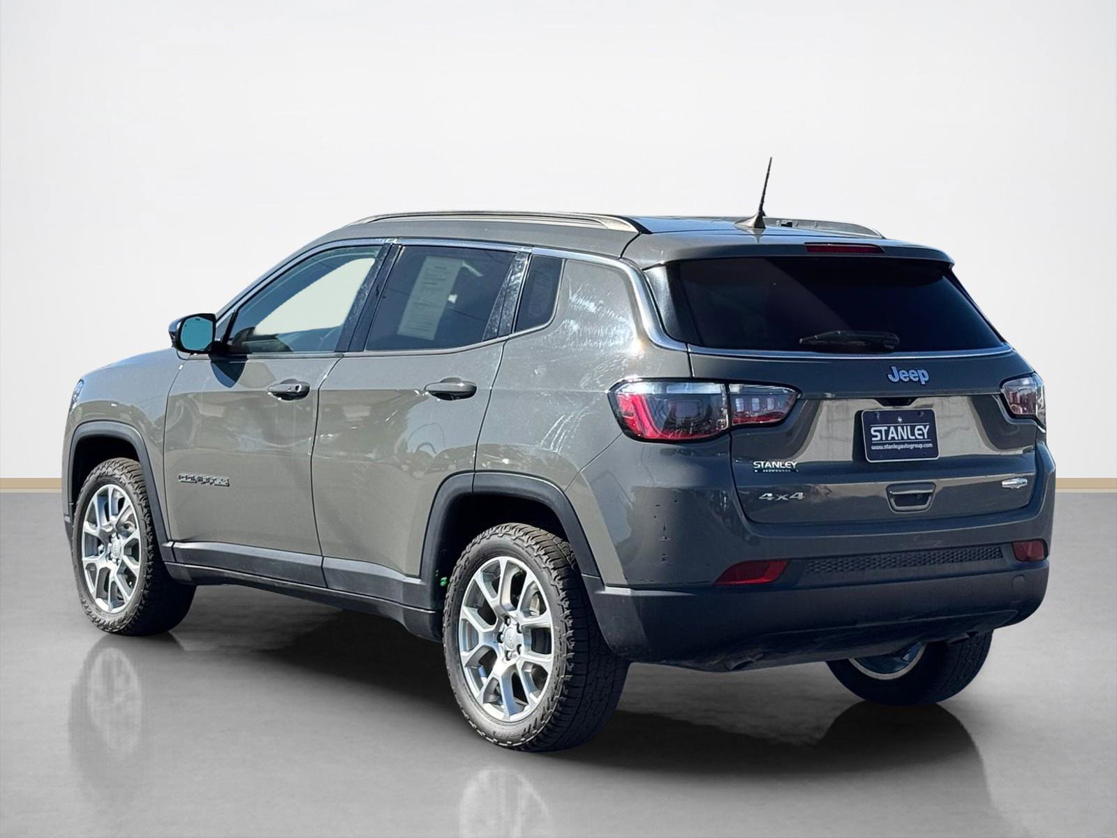 Used 2024 Jeep Compass Latitude image 5