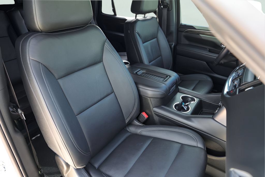 Used 2022 Chevrolet Tahoe Z71 w/ Luxury Package AWD/4WD image 35