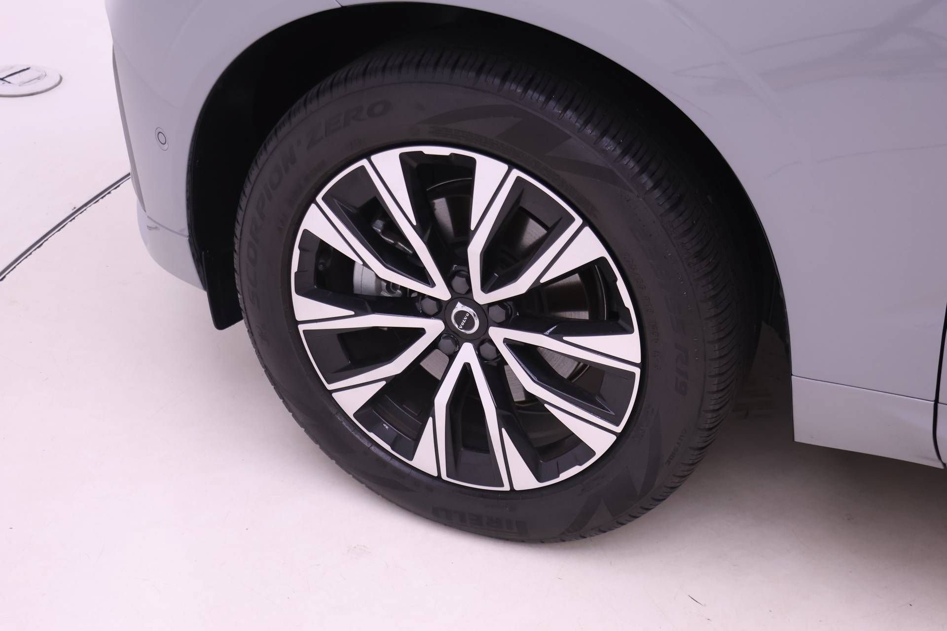 Certified 2024 Volvo XC60 B5 Plus w/ Protection Package Premier AWD/4WD image 22