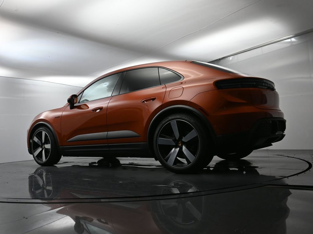 Certified 2025 Porsche Macan Electric image 47