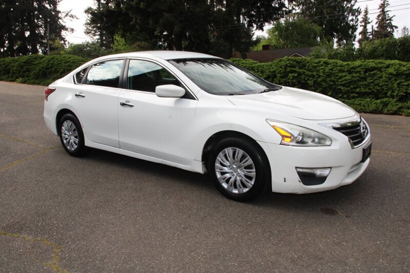 Used 2015 Nissan Altima 2.5 S w/ Power Driver Seat Package FWD image 2