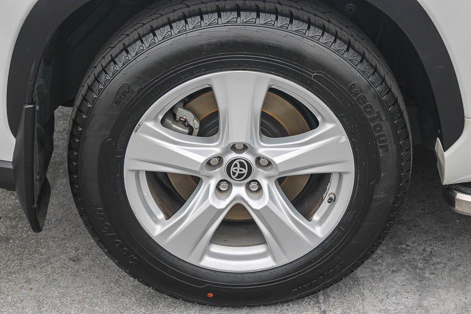 Used 2022 Toyota Highlander LE FWD image 12