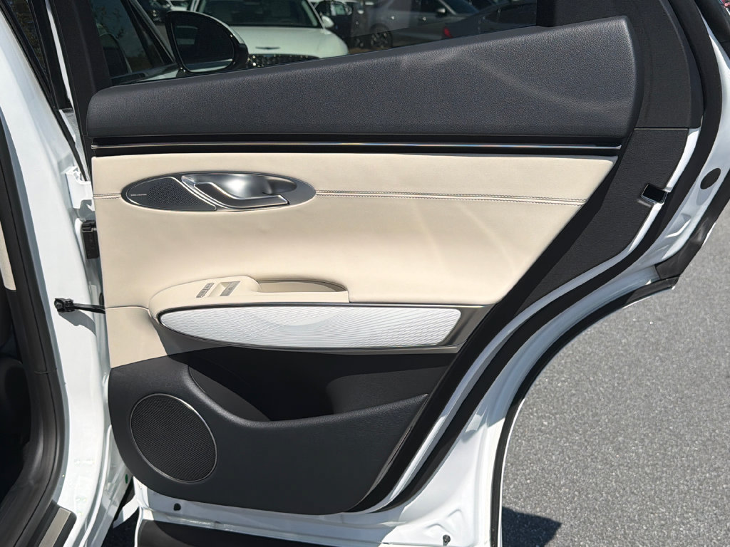 New 2027 Genesis GV70 2.5T Advanced AWD/4WD image 16