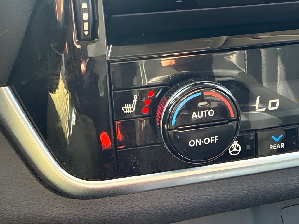 Used 2023 Nissan Rogue Platinum w/ Platinum Premium Package AWD/4WD image 19