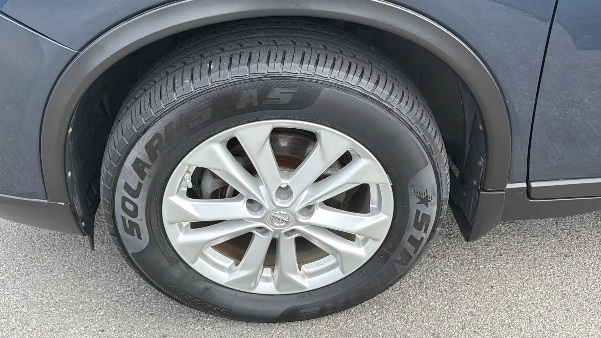 Used 2015 Nissan Rogue SV w/ SV Moonroof Package AWD/4WD image 11
