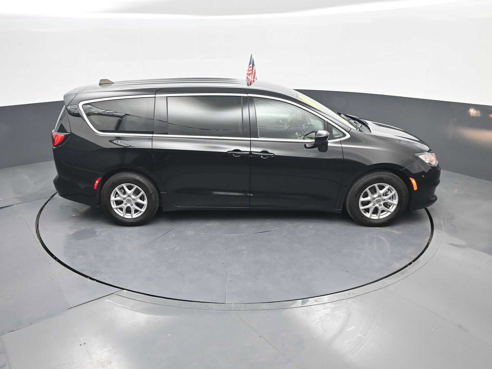 Used 2024 Chrysler Voyager LX FWD image 35