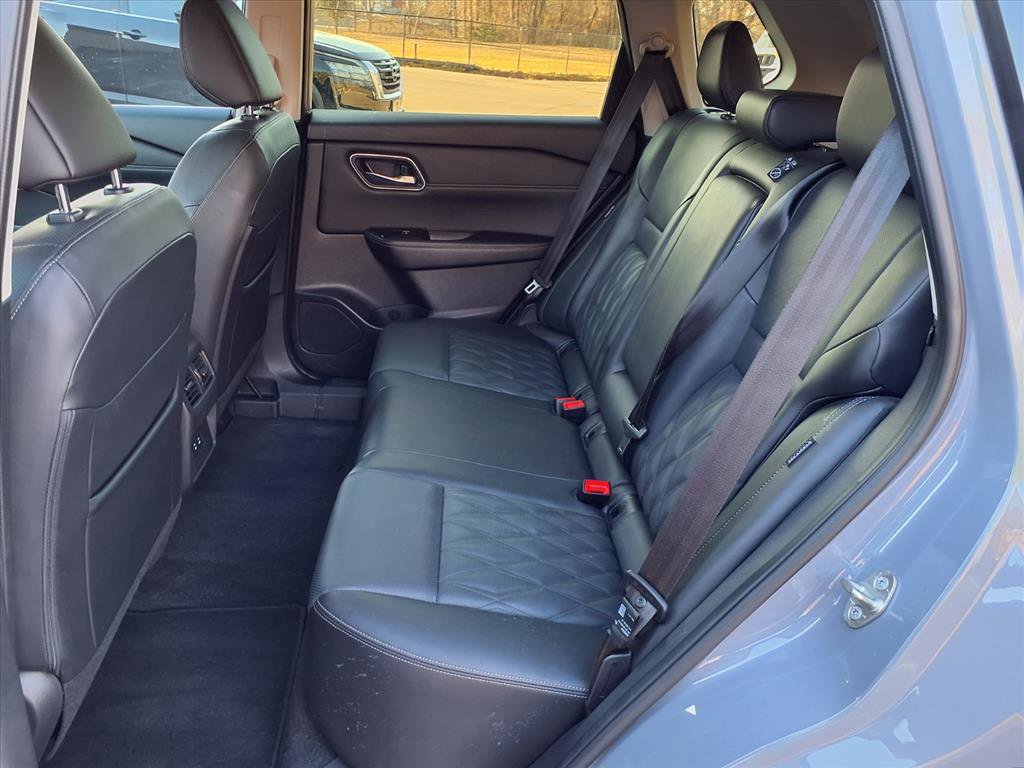 Used 2024 Nissan Rogue Platinum image 10
