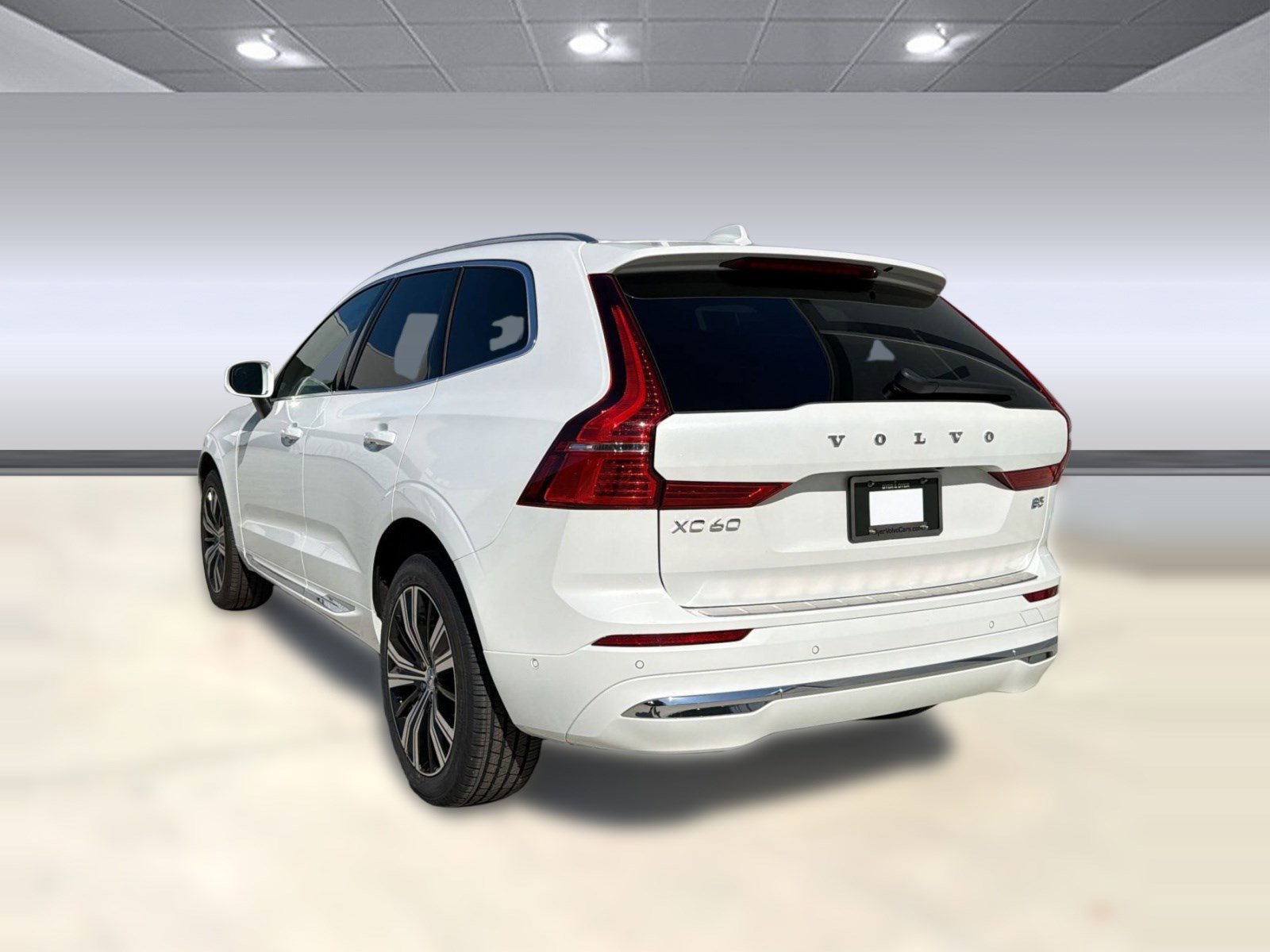 Used 2023 Volvo XC60 B5 Plus w/ Protection Package Premier FWD image 3