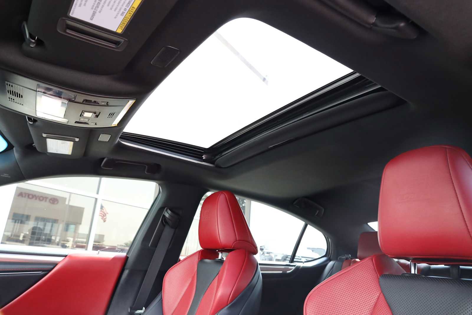 Used 2022 Lexus ES 300h F Sport w/ Accessory Package 2 FWD image 5