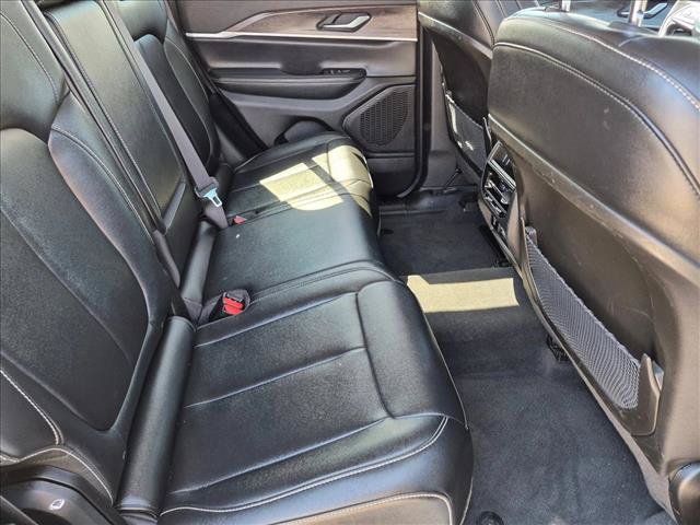 Used 2023 Jeep Grand Cherokee Limited w/ Black Appearance Package AWD/4WD image 20