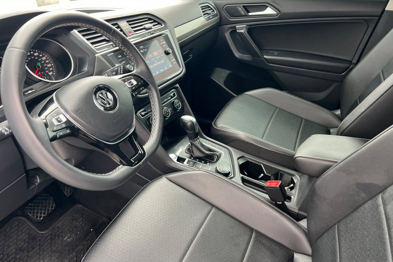 Used 2021 Volkswagen Tiguan SE image 7