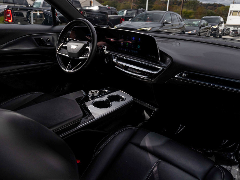 Used 2024 Cadillac Lyriq Tech AWD/4WD image 32