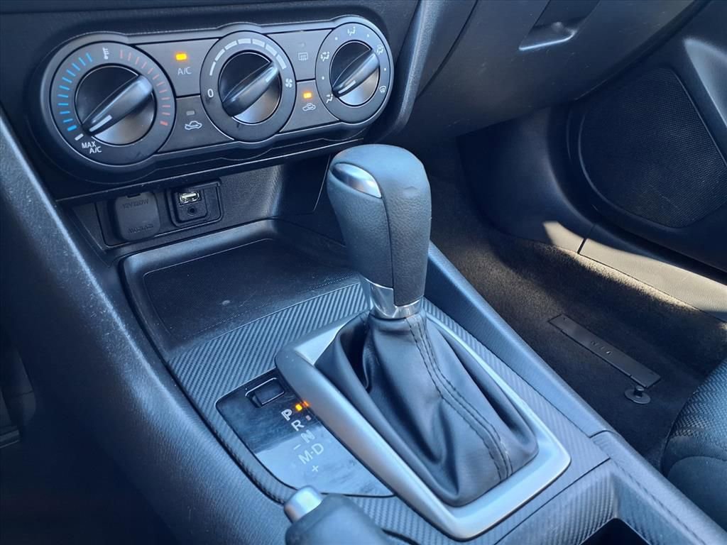 Used 2015 MAZDA MAZDA3 i SV image 5