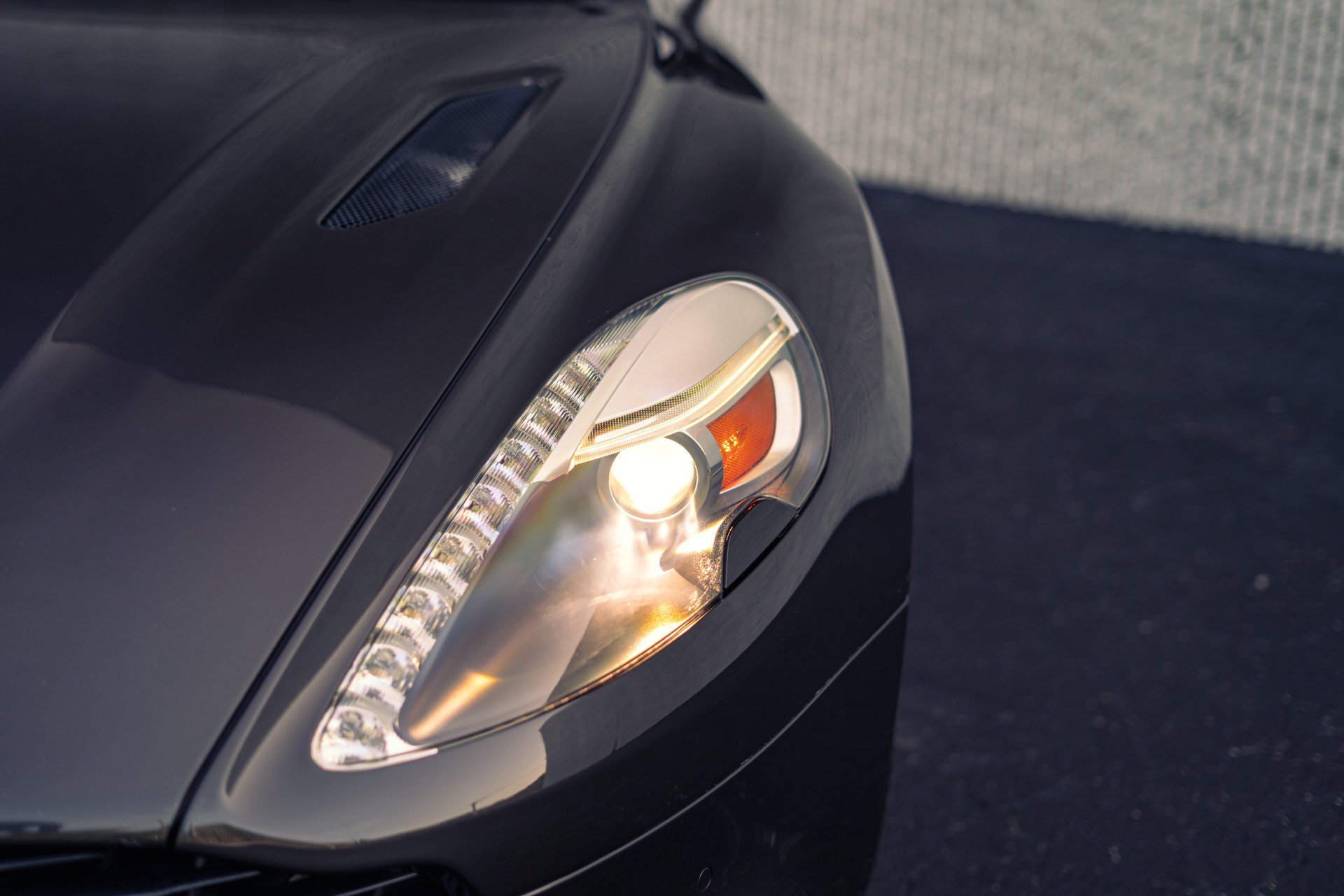 Used 2014 Aston Martin Vanquish Coupe RWD image 21