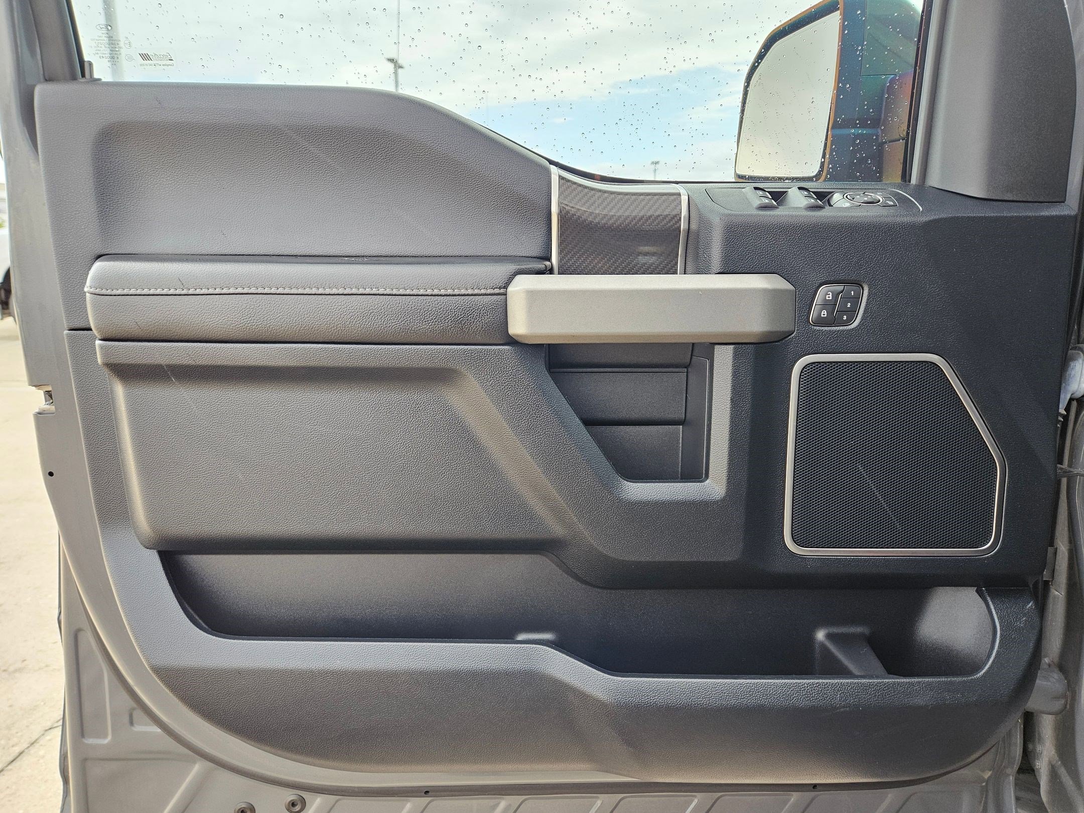 Used 2018 Ford F150 Raptor w/ Equipment Group 802A Luxury image 12