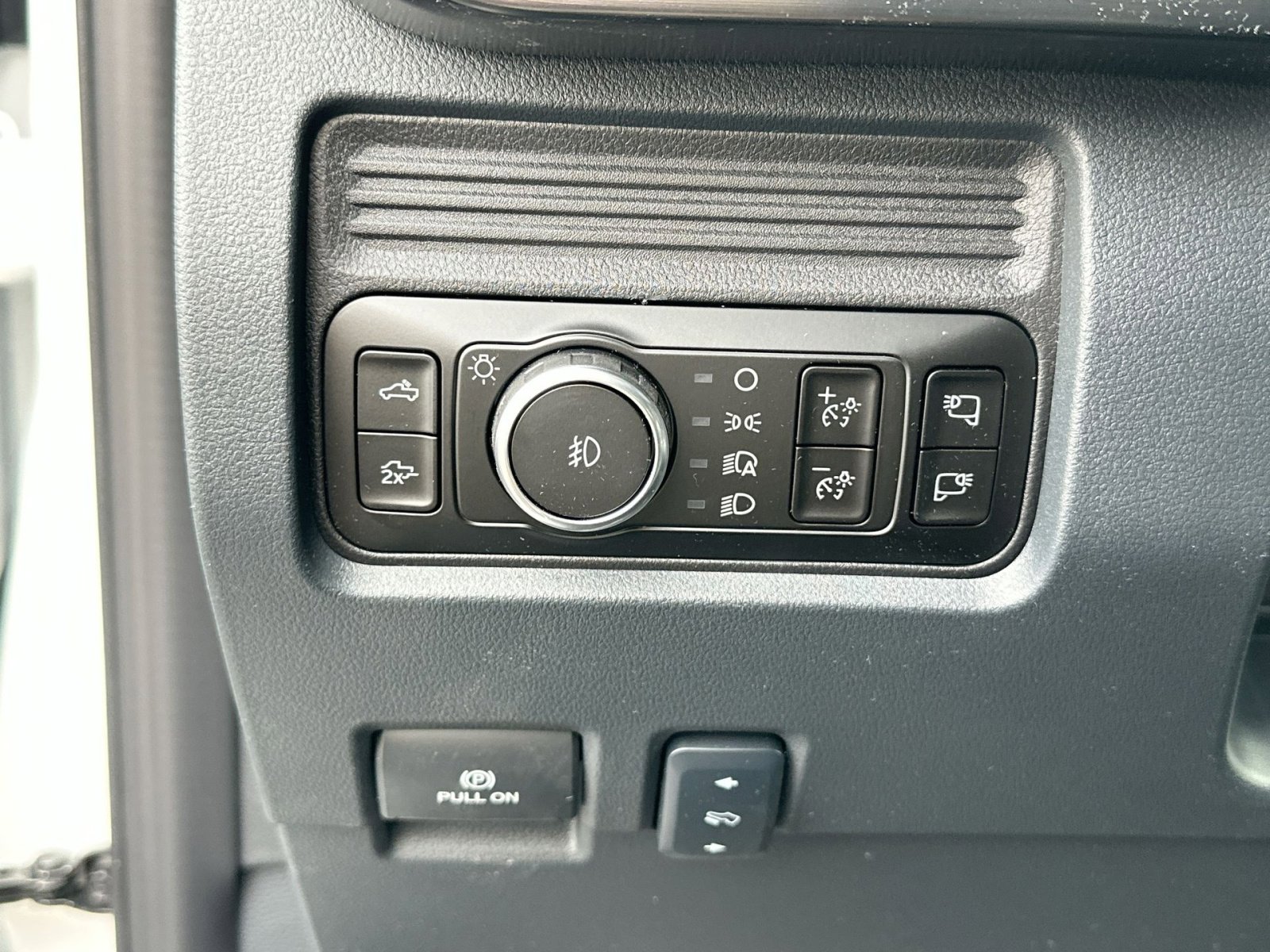 New 2026 Ford F250 Lariat w/ FX4 Off-Road Package image 17