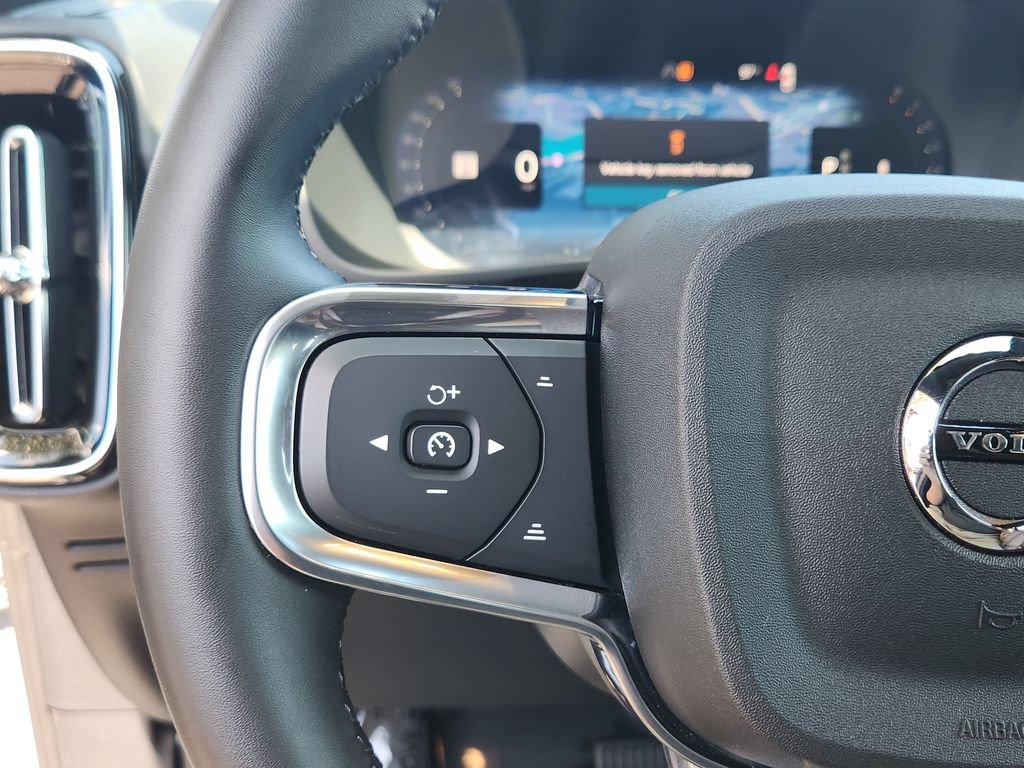 Used 2025 Volvo XC40 B5 Plus AWD/4WD image 17