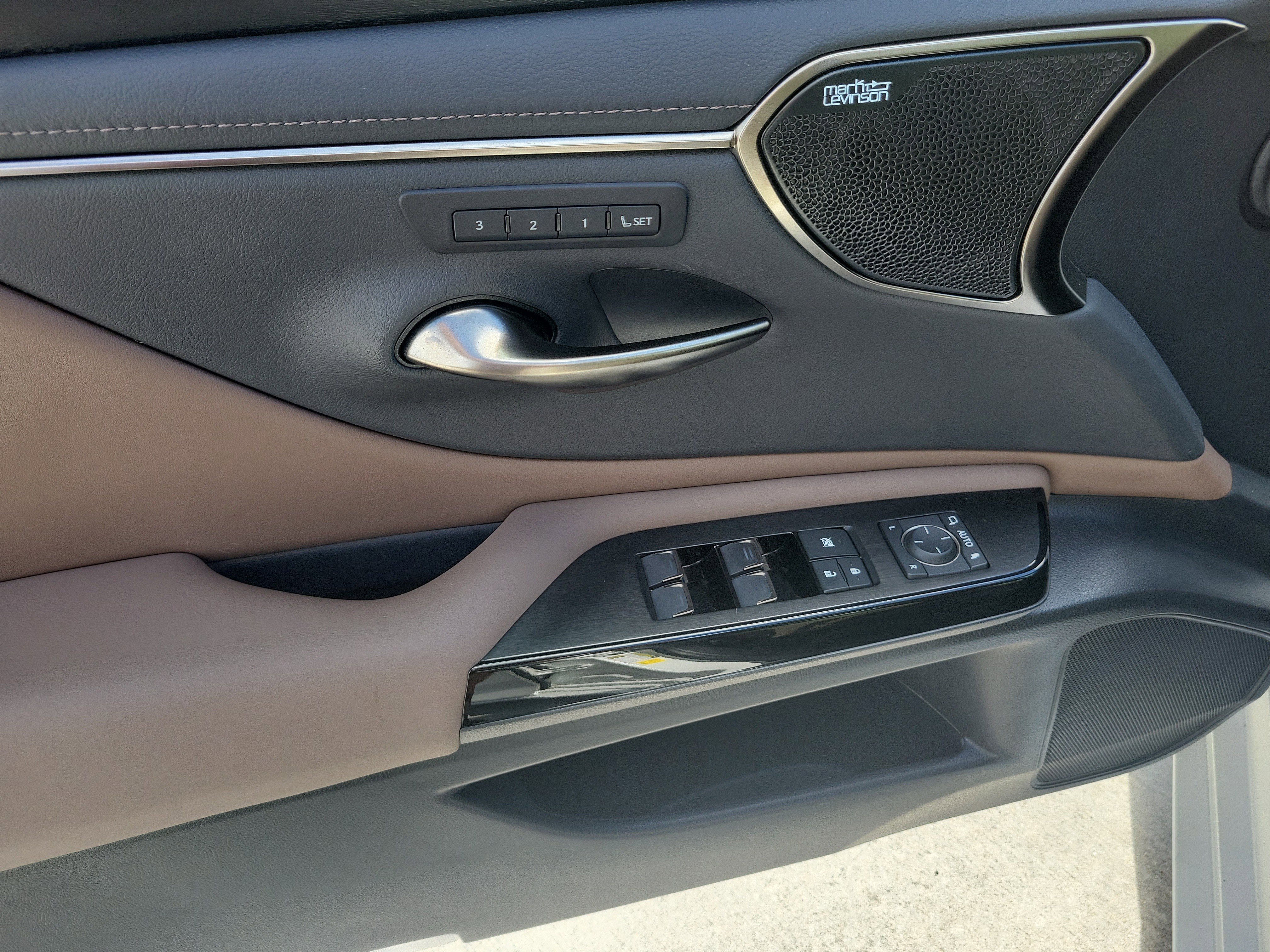 Used 2023 Lexus ES 350 w/ Premium Package image 19