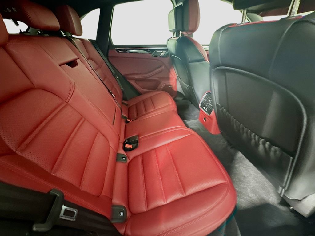 Certified 2025 Porsche Macan image 29