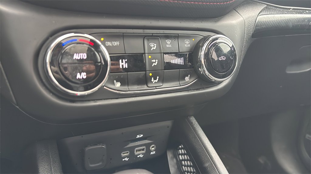 Used 2021 Chevrolet TrailBlazer RS w/ Sun and Liftgate Package image 28