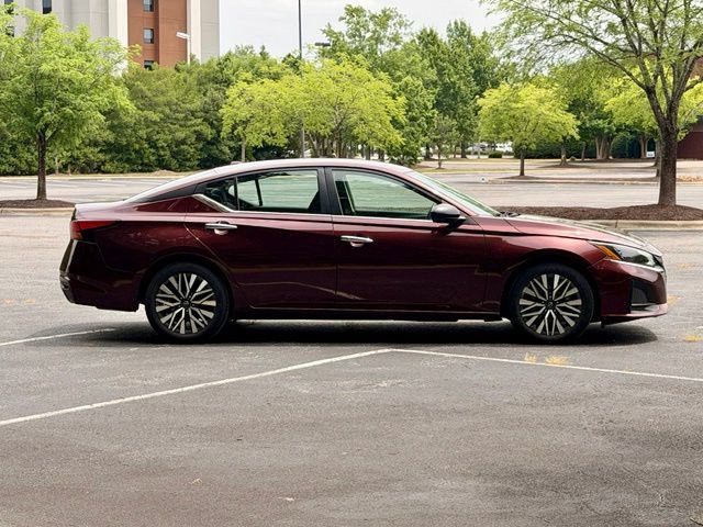 Used 2024 Nissan Altima 2.5 SV FWD image 9