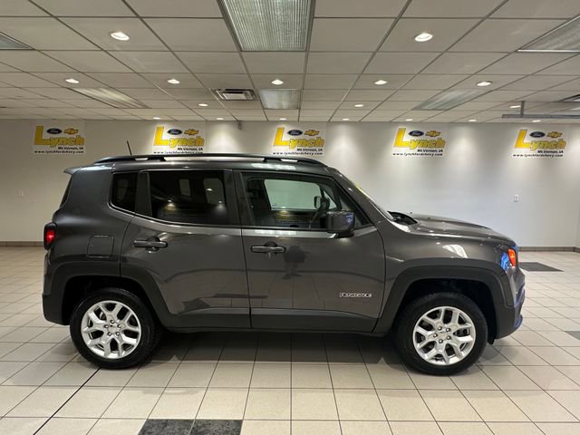 Used 2018 Jeep Renegade Latitude AWD/4WD image 3
