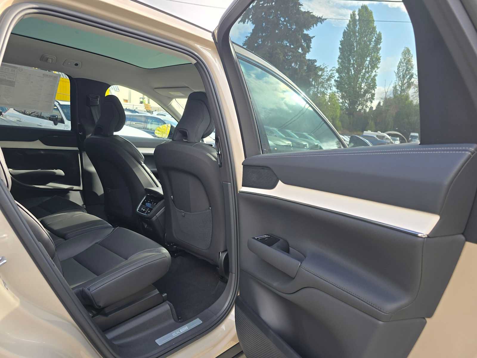 New 2026 Volvo EX90 Ultra AWD/4WD image 13