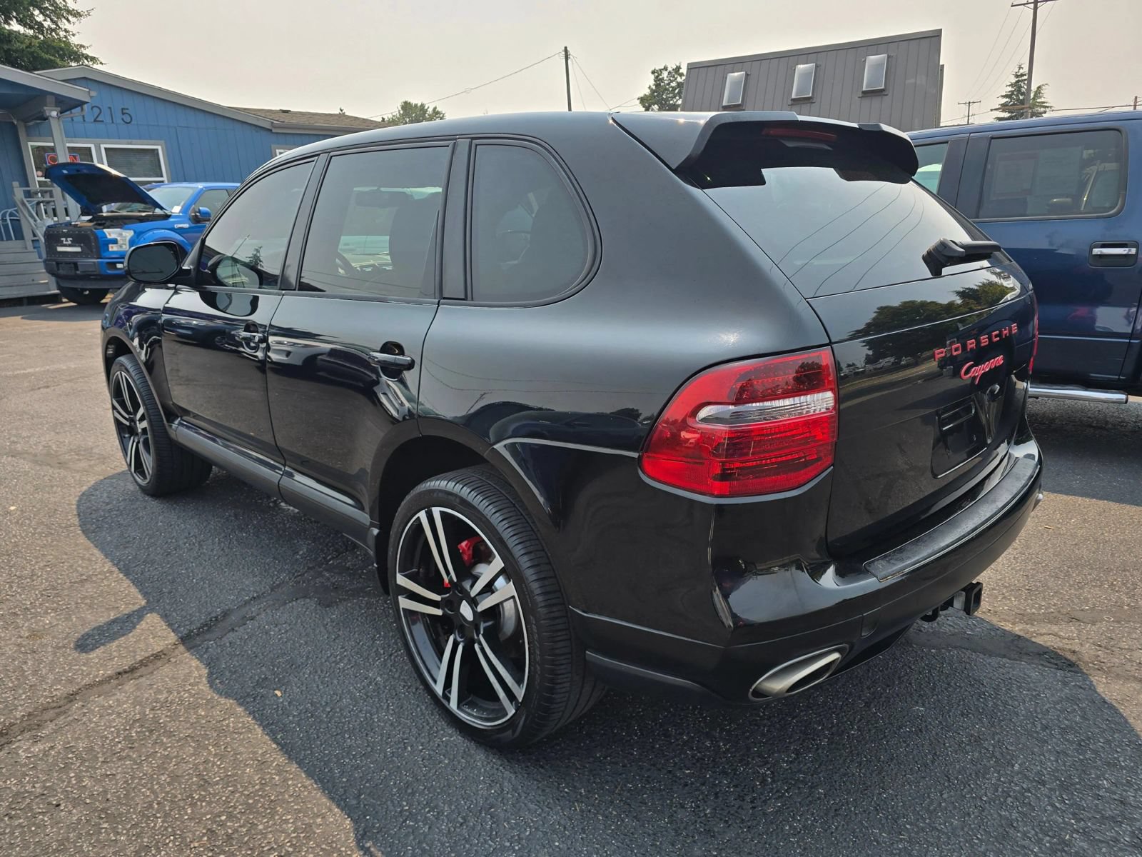 Used 2010 Porsche Cayenne AWD/4WD image 4