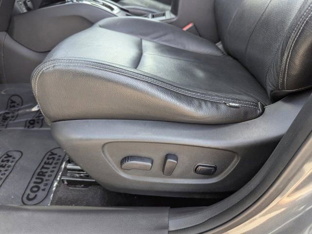 Used 2016 Nissan Rogue SV w/ SV Family Package FWD image 27