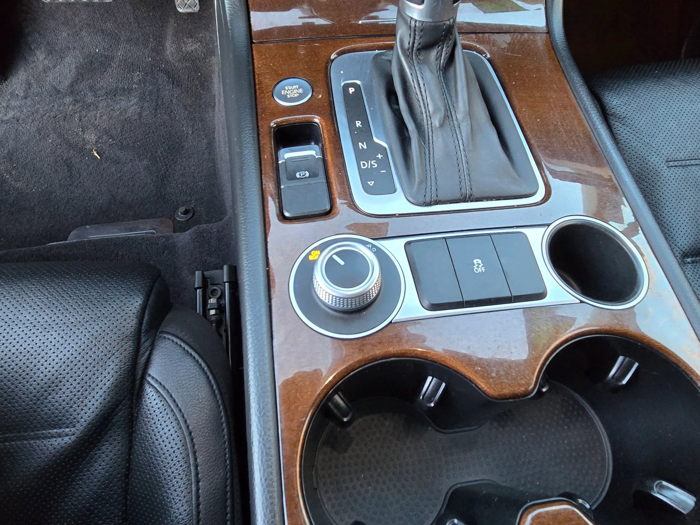 Used 2016 Volkswagen Touareg VR6 image 41