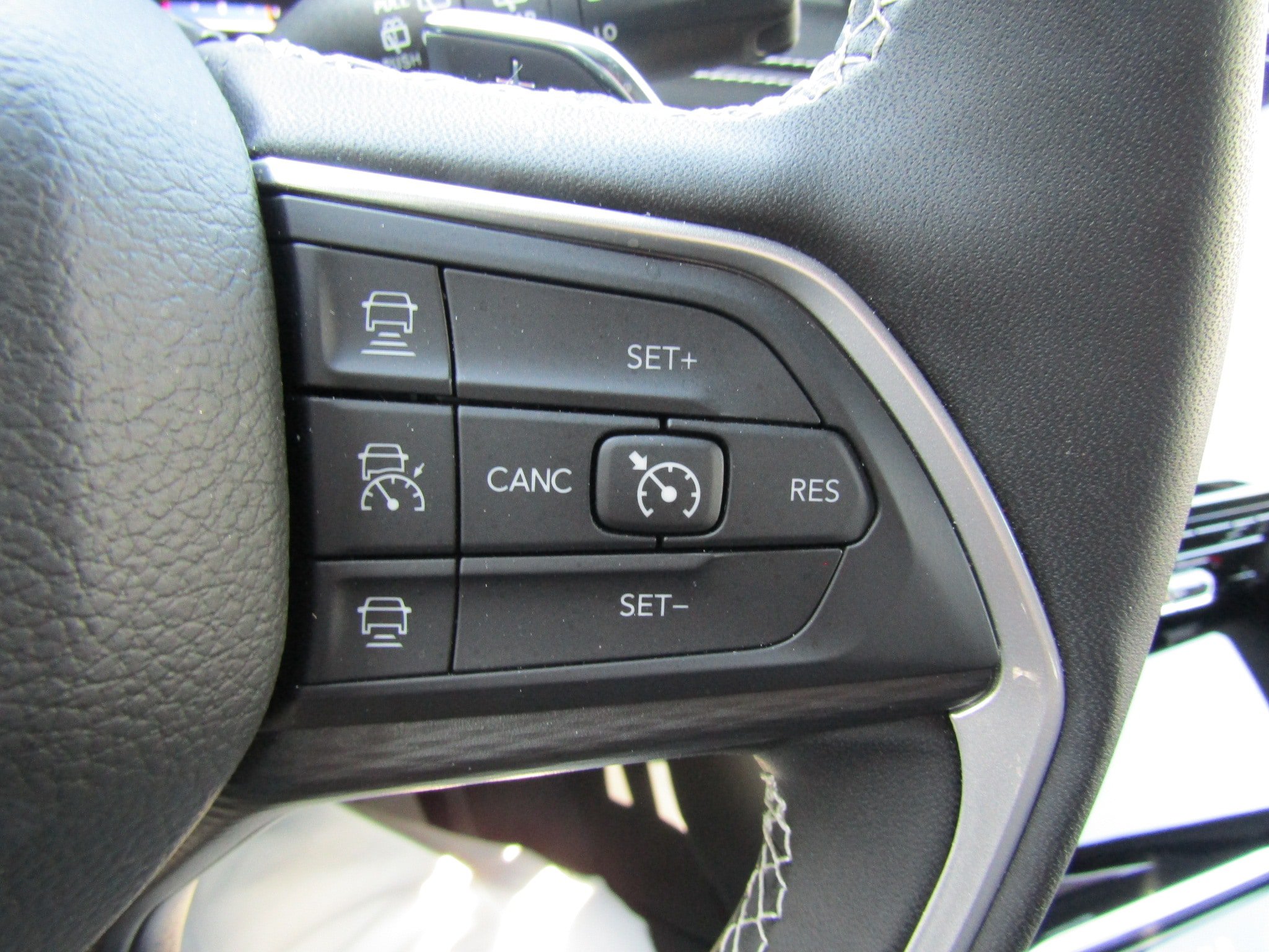 Used 2024 Jeep Grand Cherokee Altitude AWD/4WD image 25