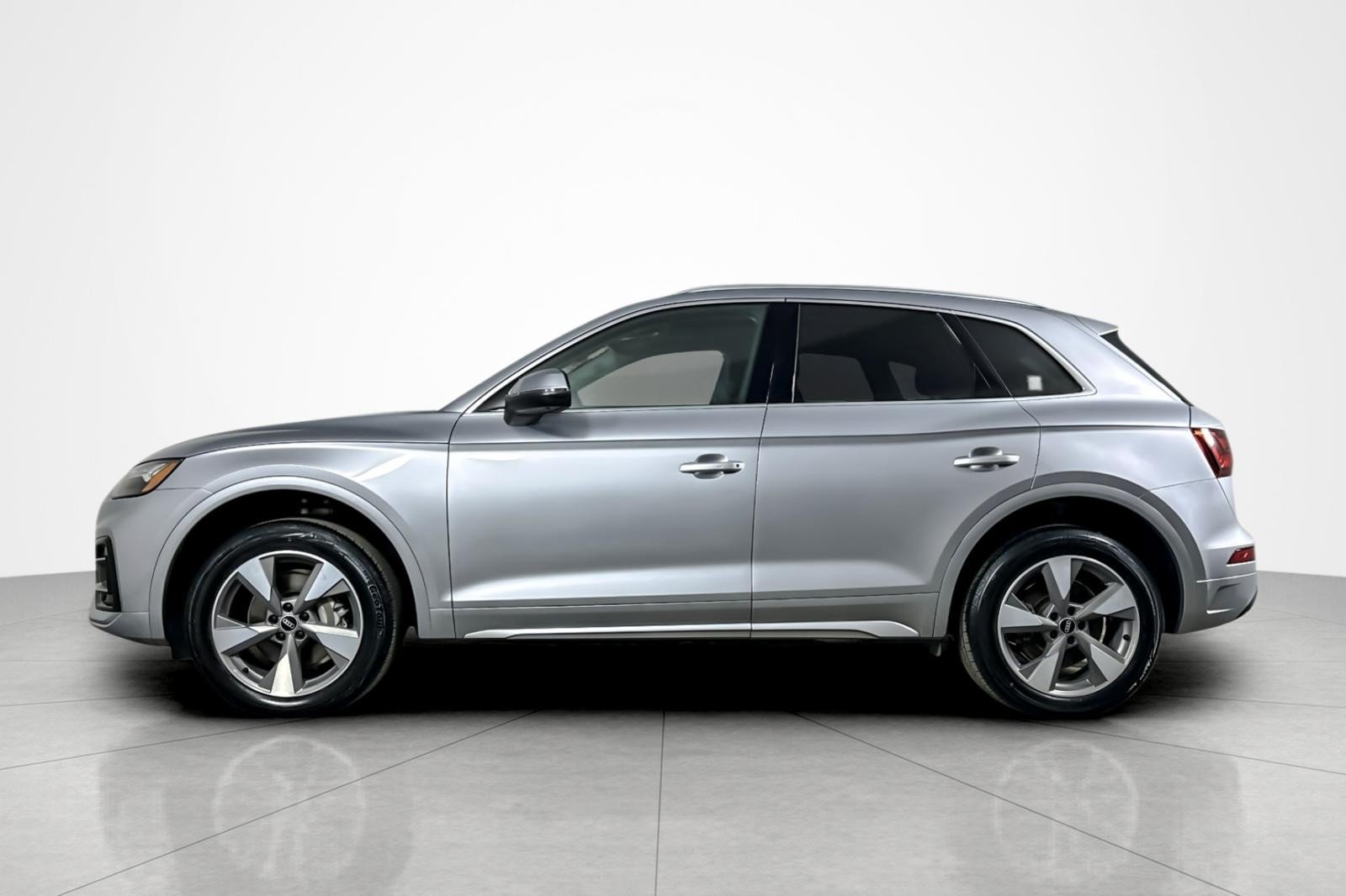 Used 2023 Audi Q5 2.0T Premium Plus w/ Premium Plus Package AWD/4WD image 2