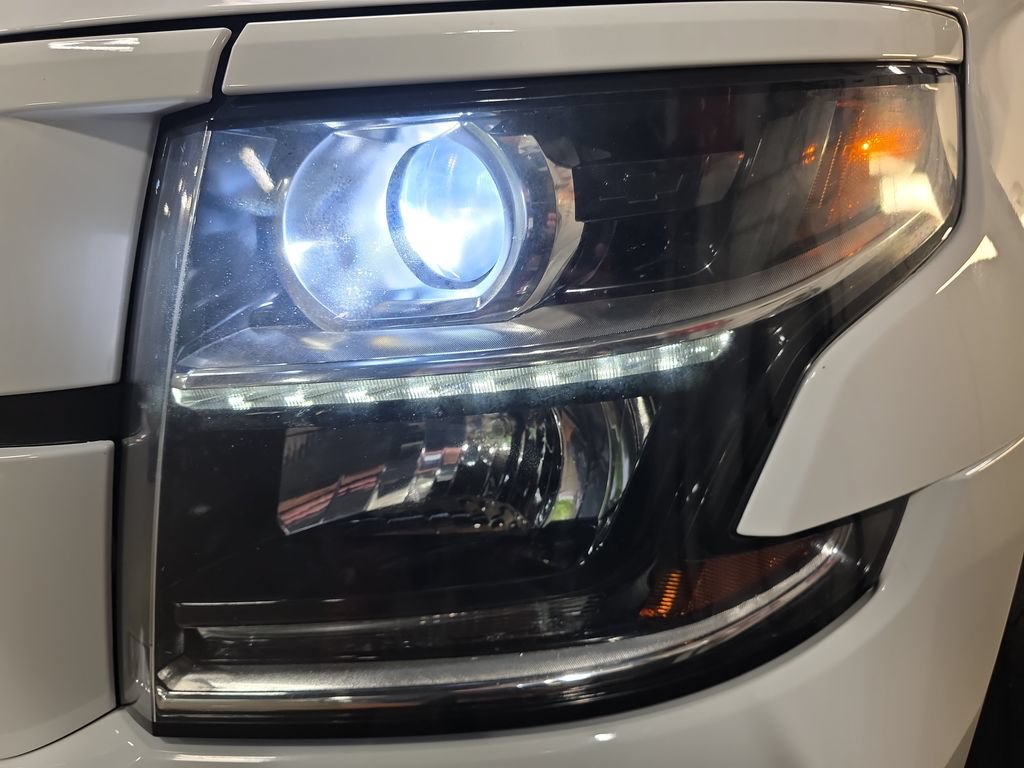 Used 2018 Chevrolet Suburban Premier AWD/4WD image 34