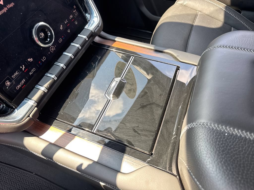 Used 2025 GMC Yukon Denali AWD/4WD image 24