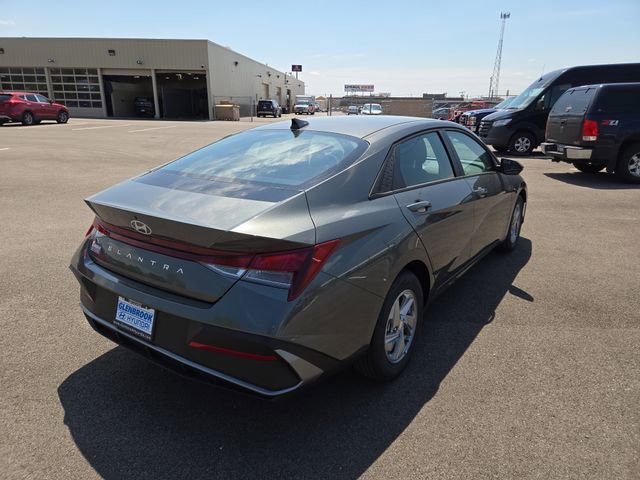 New 2026 Hyundai Elantra SE FWD image 6
