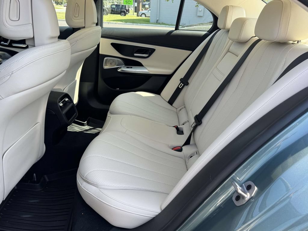Used 2024 Mercedes-Benz E 350 4MATIC Sedan image 17