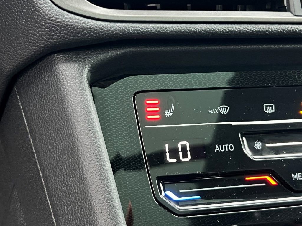 New 2025 Volkswagen Taos SE image 30