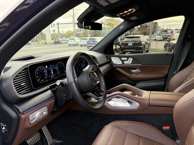 Used 2025 Mercedes-Benz GLS 580 4MATIC image 4