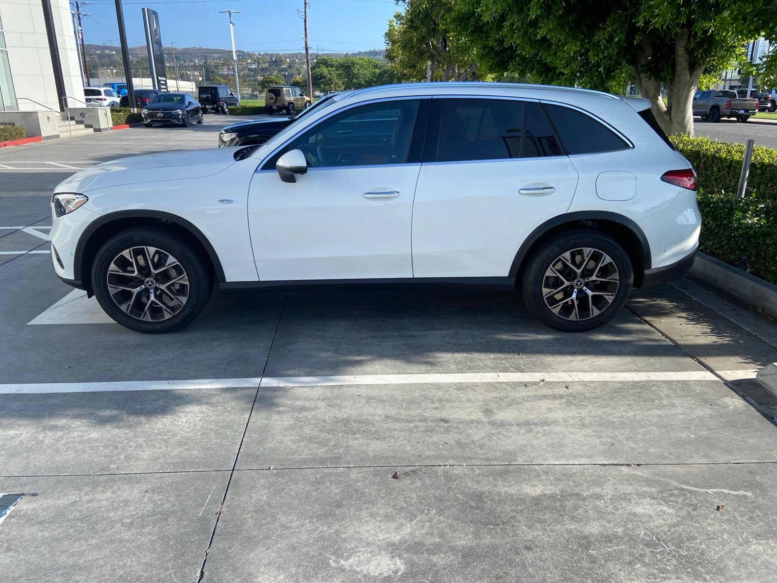 Used 2025 Mercedes-Benz GLC 350e 4MATIC image 2