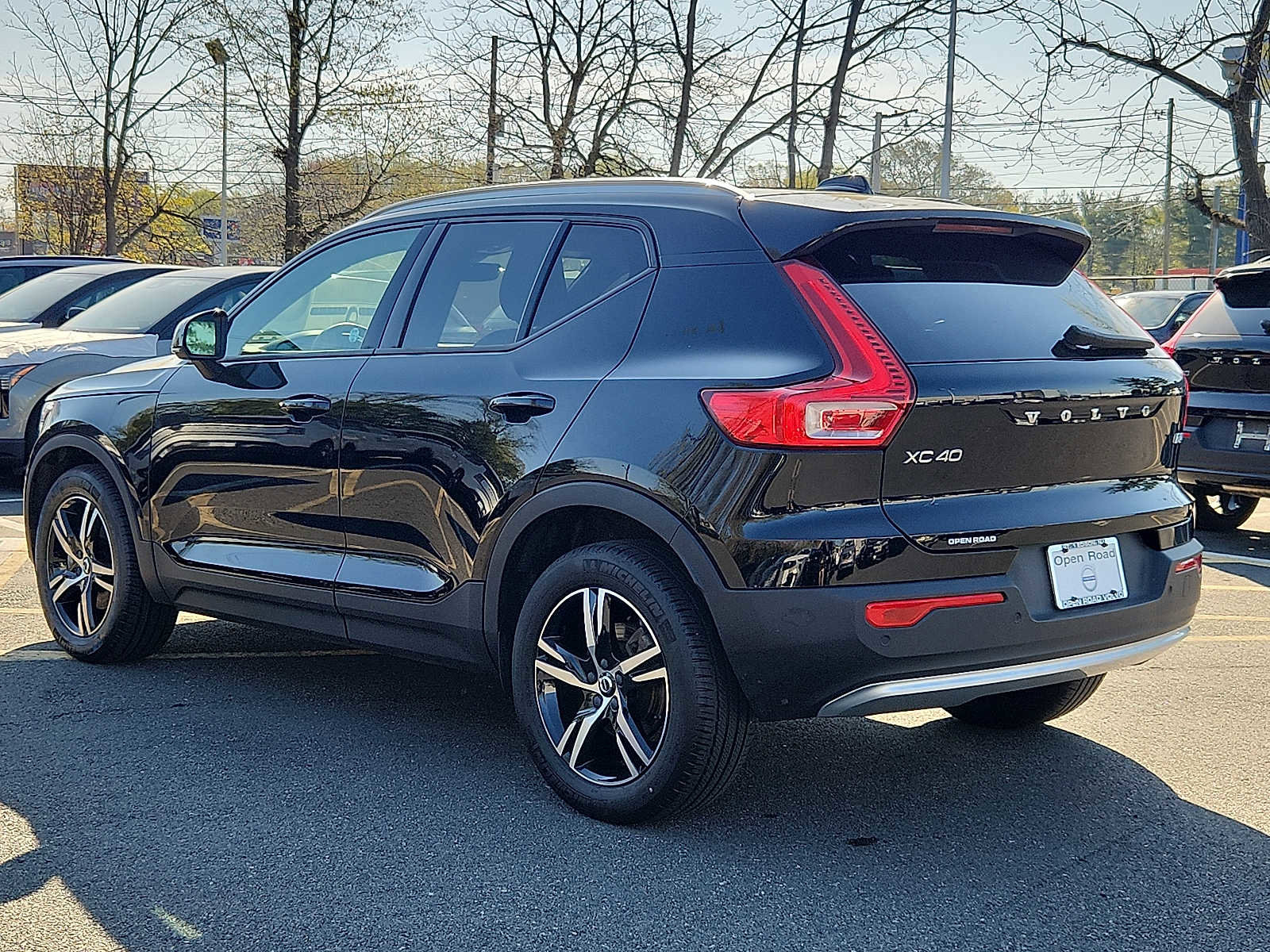 Used 2023 Volvo XC40 B4 Core FWD image 4