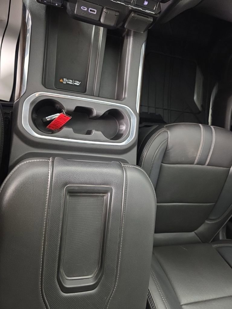Used 2021 Chevrolet Silverado 1500 High Country w/ Technology Package AWD/4WD image 24