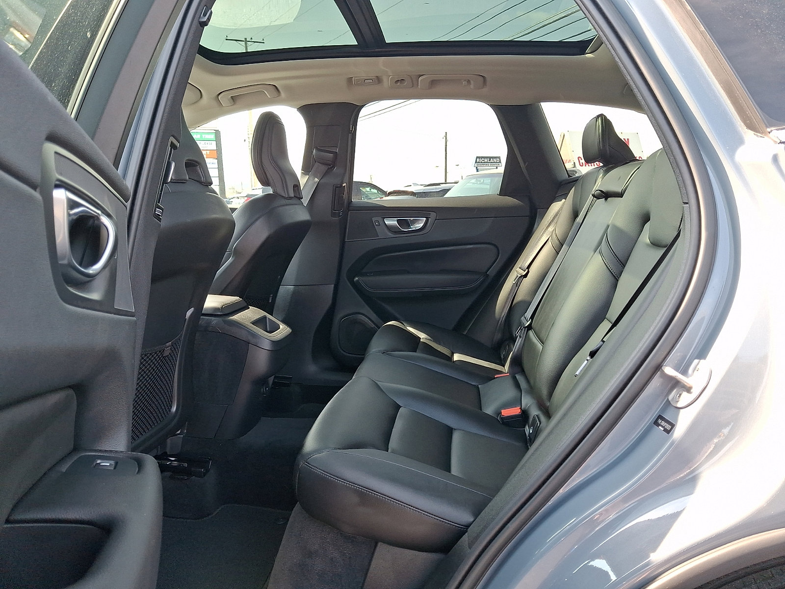 Used 2023 Volvo XC60 B5 Core AWD/4WD image 10