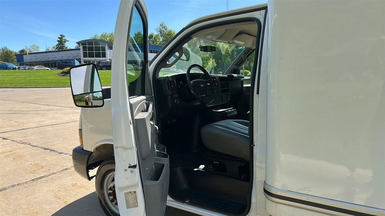 Used 2019 Chevrolet Express 3500 Extended w/ Driver Convenience Package RWD image 27