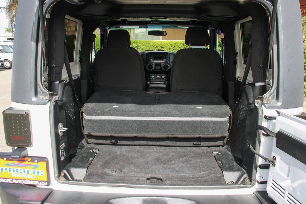 Used 2015 Jeep Wrangler Sport w/ Quick Order Package 24S AWD/4WD image 9