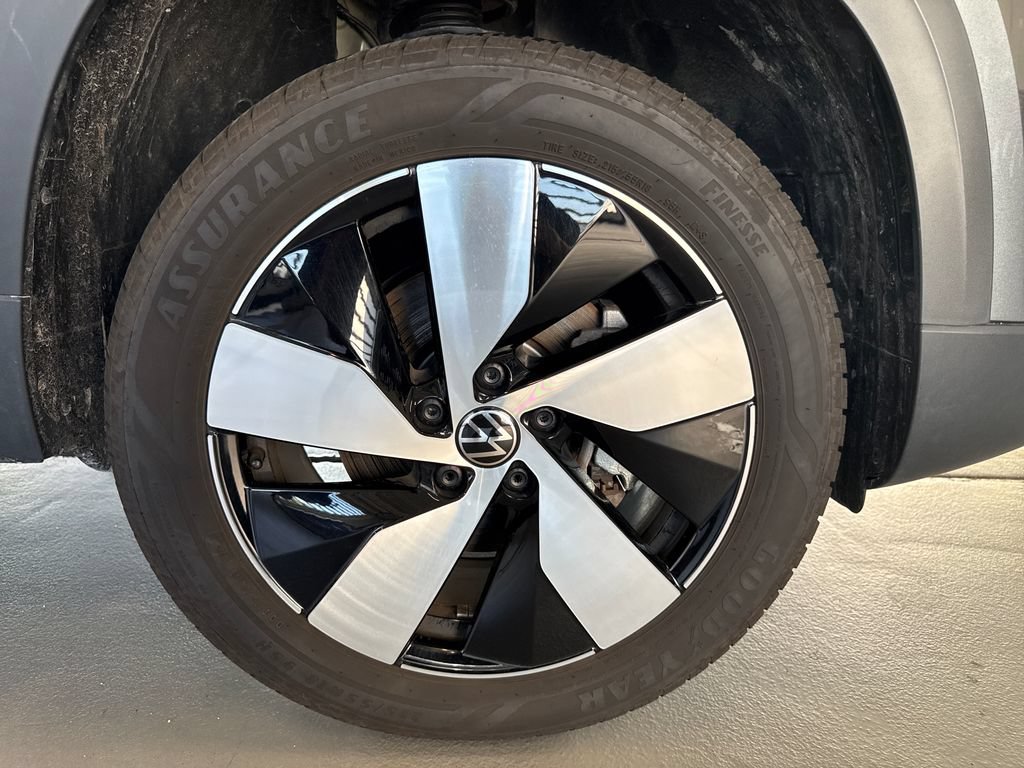 Certified 2025 Volkswagen Taos S AWD/4WD image 2
