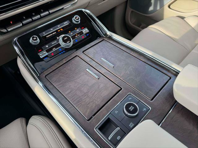Used 2021 Lincoln Navigator L Reserve w/ Luxury Package AWD/4WD image 32