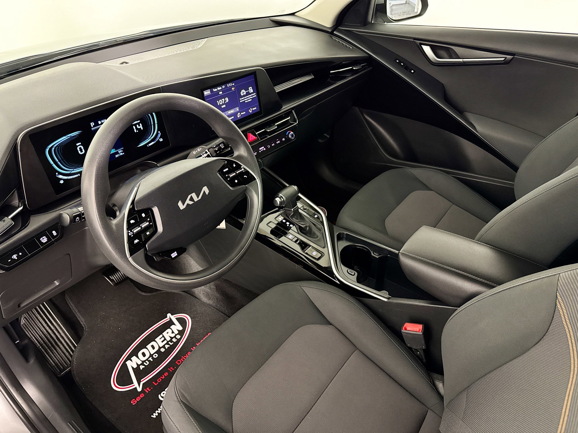 Used 2023 Kia Niro LX image 15