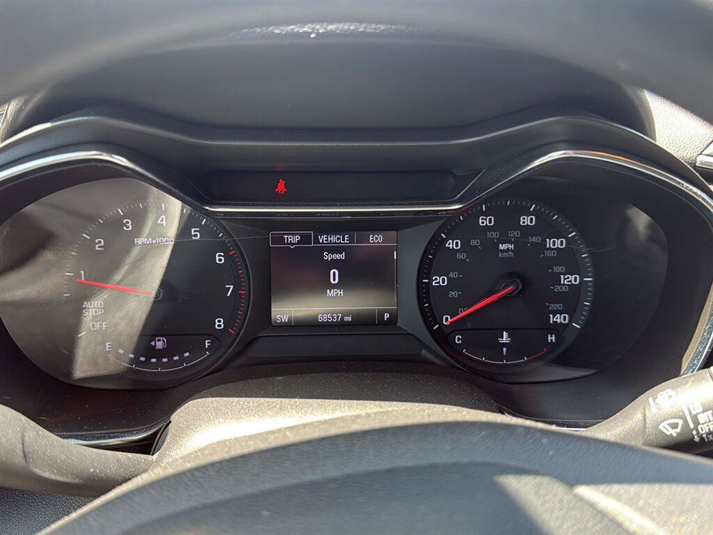 Used 2022 Chevrolet TrailBlazer LT w/ Convenience Package FWD image 3